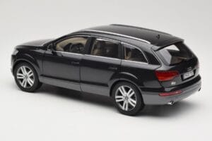 Audi Q7 4L Lava Grey Minichamps 1:18 5010507625 Fém – 7. kép a 8-ből