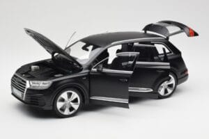 Audi Q7 4M Matt Fekete Minichamps 1:18 110014001 Fém – 2. kép a 8-ből