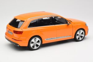 Audi Q7 4M Narancssárga Metallic Minichamps 1:18 110014004 Fém – 3. kép a 8-ből