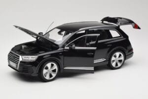 Audi Q7 4M Orca Black Minichamps 1:18 5011407625 Fém – 2. kép a 8-ből