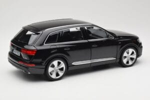 Audi Q7 4M Orca Black Minichamps 1:18 5011407625 Fém – 3. kép a 8-ből
