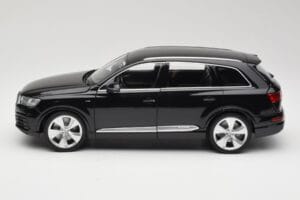 Audi Q7 4M Orca Black Minichamps 1:18 5011407625 Fém – 4. kép a 8-ből