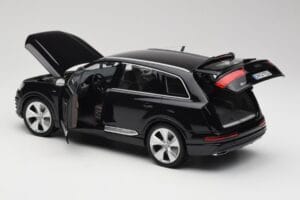 Audi Q7 4M Orca Black Minichamps 1:18 5011407625 Fém – 5. kép a 8-ből