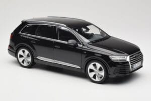 Audi Q7 4M Orca Black Minichamps 1:18 5011407625 Fém – 6. kép a 8-ből