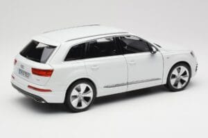 Audi Q7 4M Fehér Minichamps 1:18 110014000 Fém – 3. kép a 8-ből