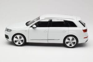 Audi Q7 4M Fehér Minichamps 1:18 110014000 Fém – 4. kép a 8-ből