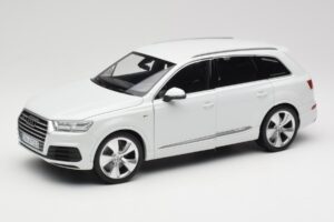 Audi Q7 4M Fehér Minichamps 1:18 110014000 Fém