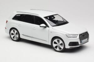 Audi Q7 4M Fehér Minichamps 1:18 110014000 Fém – 6. kép a 8-ből