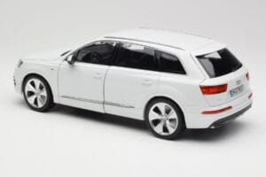 Audi Q7 4M Fehér Minichamps 1:18 110014000 Fém – 7. kép a 8-ből