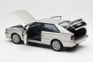Audi Quattro LWB Ezüst AUTOart 1:18 70303 Fém – 5. kép a 8-ből
