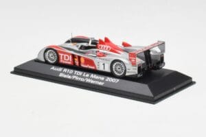 Audi R10 TDI LMP1 #1 F. Biela / E. Pirro / M. Werner 24 Hours of Le Mans 2007 Minichamps 1:43 5020700213 Fém – 3. kép a 4-ből