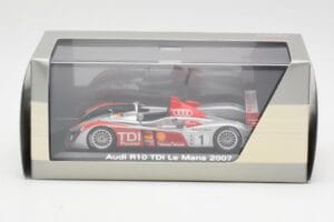 Audi R10 TDI LMP1 #1 F. Biela / E. Pirro / M. Werner 24 Hours of Le Mans 2007 Minichamps 1:43 5020700213 Fém – 4. kép a 4-ből