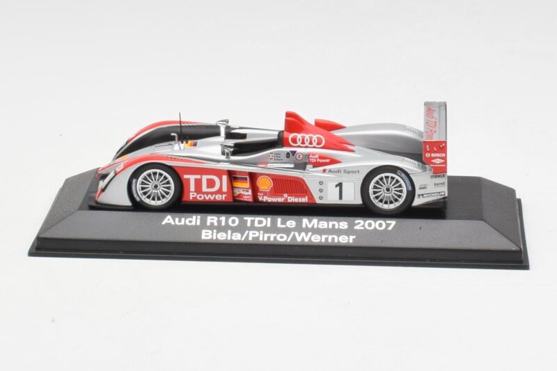 Audi R10 TDI LMP1 #1 F. Biela / E. Pirro / M. Werner 24 Hours of Le Mans 2007 Minichamps 1:43 5020700213 Fém