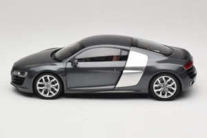 Audi R8 5.2 FSI Quattro Daytona Grey Kyosho 1:18 09216DG Fém – 4. kép a 7-ből