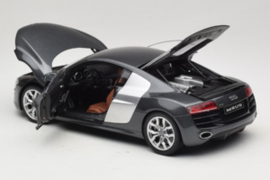 Audi R8 5.2 FSI Quattro Daytona Grey Kyosho 1:18 09216DG Fém – 5. kép a 7-ből