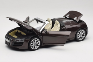 Audi R8 5.2 Spyder Teak Brown Kyosho 1:18 5010918525 Fém – 2. kép a 8-ből