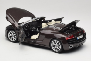 Audi R8 5.2 Spyder Teak Brown Kyosho 1:18 5010918525 Fém – 5. kép a 8-ből