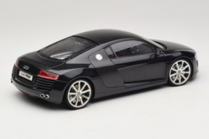 Audi R8 Fekete Kyosho 1:18 09213BK Fém – 3. kép a 8-ből