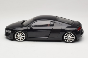 Audi R8 Fekete Kyosho 1:18 09213BK Fém – 4. kép a 8-ből