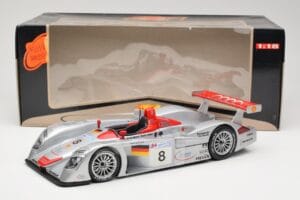 Audi R8 LMP900 #8 Audi Sport Team Joest F. Biela / E. Pirro / T. Kristensen 24 Hours of Le Mans 2000 Maisto 1:18 38899 Fém – 6. kép a 6-ből