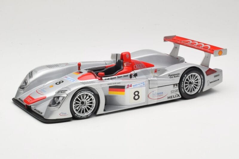 Audi R8 LMP900 #8 Audi Sport Team Joest F. Biela / E. Pirro / T. Kristensen 24 Hours of Le Mans 2000 Maisto 1:18 38899 Fém