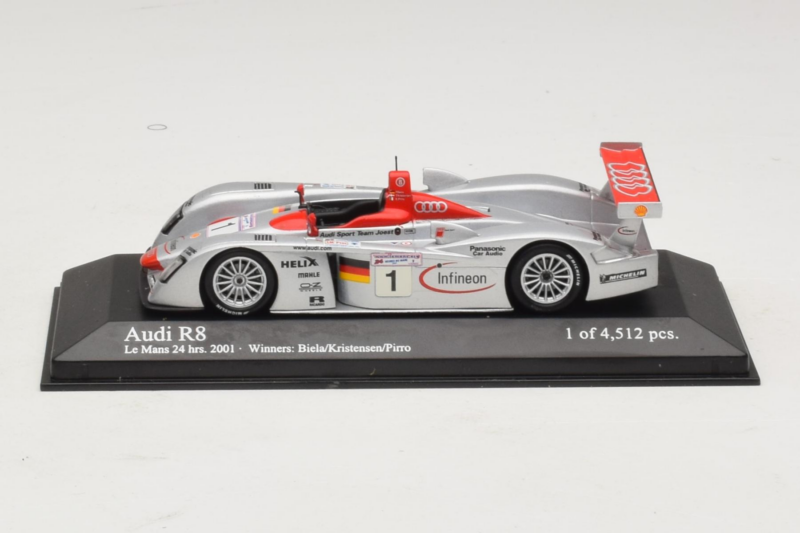 Audi R8 LMP #1 F. Biela / E. Pirro / T. Kristensen 24 Hours of Le Mans Winner 2001 Minichamps 1:43 Audi R8 LMP #1 F. Biela / E. Pirro / T. Kristensen 24 Hours of Le Mans Winner 2001 Minichamps 1:43 400011201 Fém