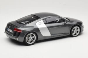 Audi R8 Type 42 4.2 Daytona Grey Kyosho 1:18 5010618425 Fém – 3. kép a 8-ből