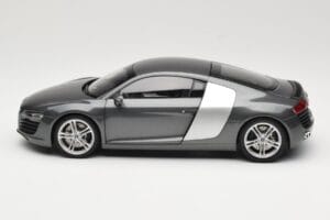 Audi R8 Type 42 4.2 Daytona Grey Kyosho 1:18 5010618425 Fém – 4. kép a 8-ből