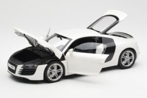 Audi R8 Type 42 Fehér Kyosho 1:18 09213W Fém – 2. kép a 8-ből