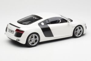Audi R8 Type 42 Fehér Kyosho 1:18 09213W Fém – 3. kép a 8-ből