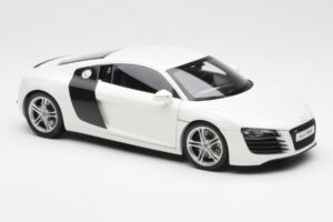 Audi R8 Type 42 Fehér Kyosho 1:18 09213W Fém – 6. kép a 8-ből