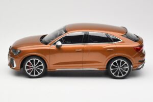 Audi RS Q3 Sportback 8U Brown Metallic Minichamps 1:18 155018104 Fém – 3. kép a 6-ből