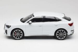 Audi RS Q3 F3 Sportback Glacier White Metallic Minichamps 1:18 155018105 Fém – 3. kép a 6-ből