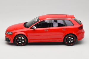 Audi RS3 8P Sportback Piros DNA 1:18 DNA000056 Gyanta – 3. kép a 6-ből