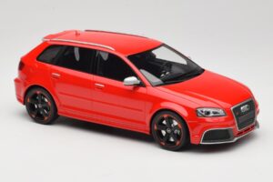 Audi RS3 8P Sportback Piros DNA 1:18 DNA000056 Gyanta – 4. kép a 6-ből