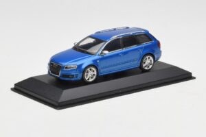Audi RS4 B7 Avant Blue Metallic Minichamps 1:43 AUDI010 Fém – 2. kép a 4-ből