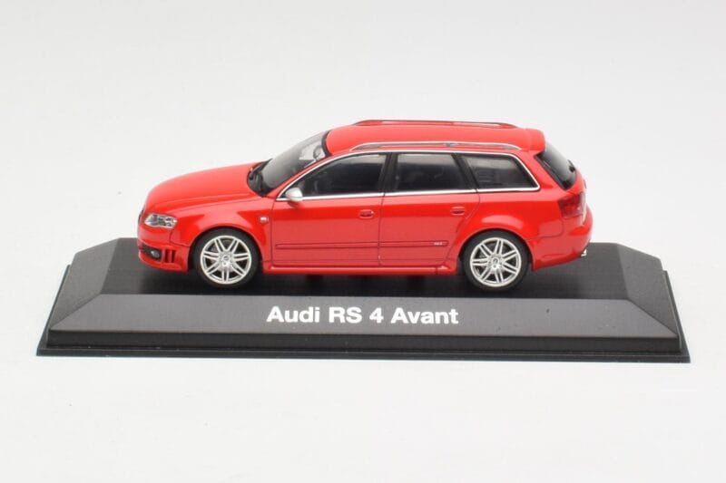 Audi RS4 B7 Avant Piros Minichamps 1:43 5010509213 Fém