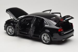 Audi RS4 B7 Sedan Phantom Black Minichamps 1:18 5010509115 Fém – 5. kép a 8-ből