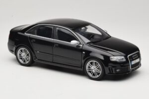 Audi RS4 B7 Sedan Phantom Black Minichamps 1:18 5010509115 Fém – 6. kép a 8-ből