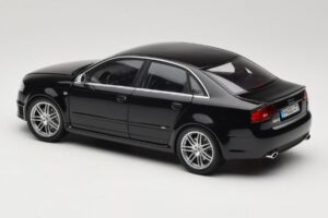 Audi RS4 B7 Sedan Phantom Black Minichamps 1:18 5010509115 Fém – 7. kép a 8-ből