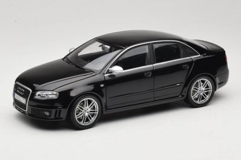 Audi RS4 B7 Sedan Phantom Black Minichamps 1:18 5010509115 Fém