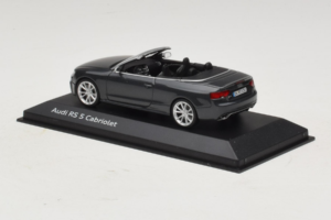 Audi RS5 B8 Kabrió Daytona Gray Minichamps 1:43 5011215323 Fém – 3. kép a 4-ből