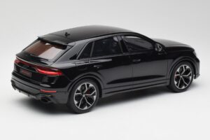 Audi RSQ8 Night Fekete GT Spirit 1:18 GT305 Gyanta – 2. kép a 6-ből