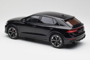 Audi RSQ8 Night Fekete GT Spirit 1:18 GT305 Gyanta – 5. kép a 6-ből