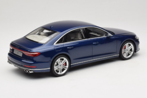 Audi S8 D5 Kék GT Spirit 1:18 GT313 Gyanta – 2. kép a 6-ből