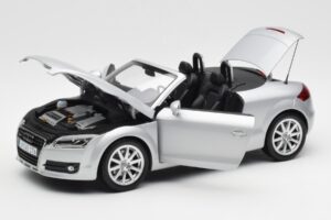 Audi TT 8J Roadster Világos Ezüst Minichamps 1:18 5010500515 Fém – 2. kép a 8-ből