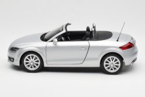 Audi TT 8J Roadster Világos Ezüst Minichamps 1:18 5010500515 Fém – 4. kép a 8-ből
