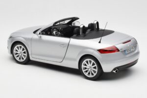 Audi TT 8J Roadster Világos Ezüst Minichamps 1:18 5010500515 Fém – 7. kép a 8-ből