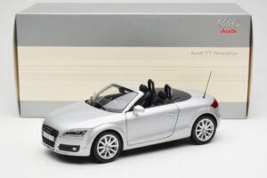Audi TT 8J Roadster Világos Ezüst Minichamps 1:18 5010500515 Fém – 8. kép a 8-ből