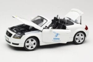 Audi TT 8N Kabrió Fehér Maisto 1:18 56065 Fém – 2. kép a 8-ből